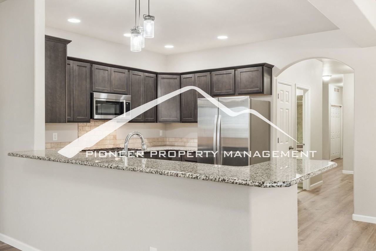 295 Eclipse Dr - Photo 5 of 33