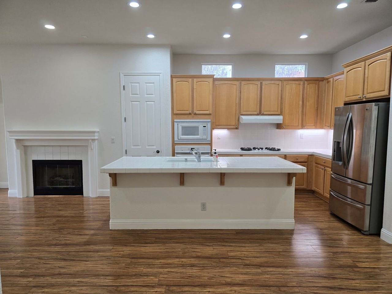 360 Collins Ct - Photo 2 of 28