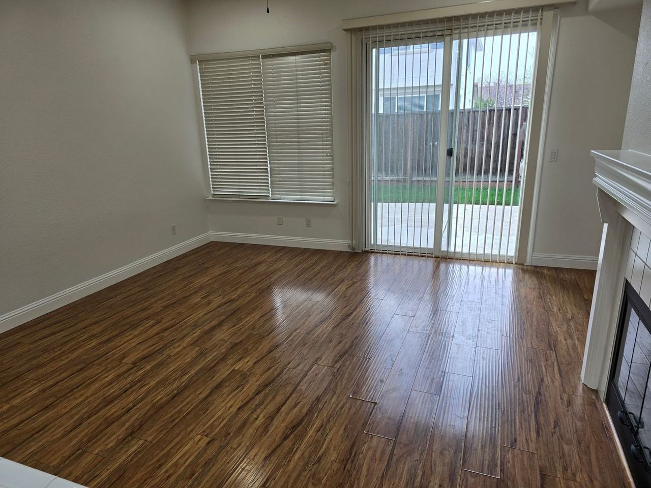 360 Collins Ct - Photo 5 of 28