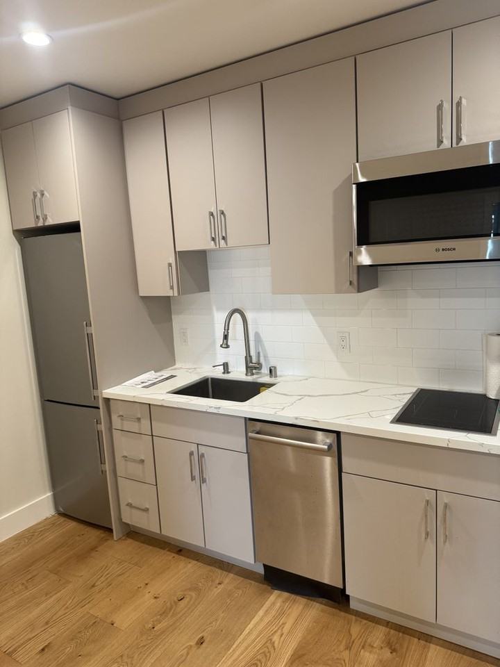 408 Rivera St - Photo 3 of 9