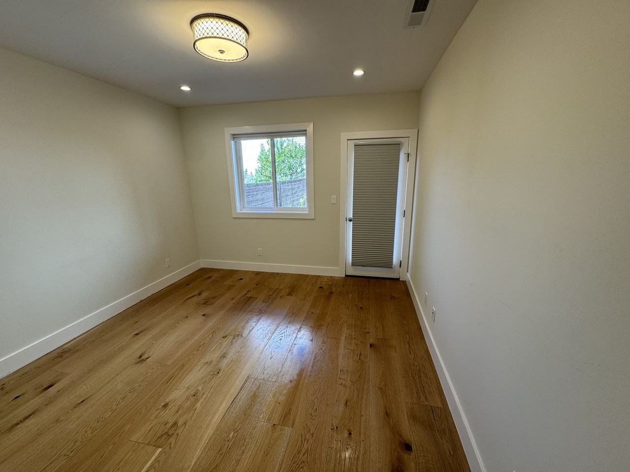 408 Rivera St - Photo 5 of 9
