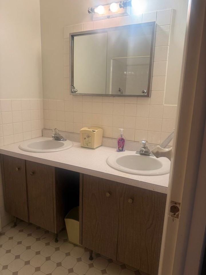 608 W Lancaster Ave - Photo 7 of 12