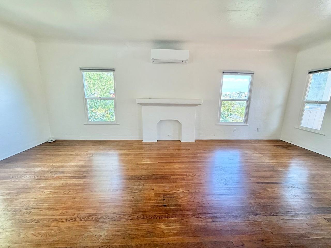 2530 Kenilworth Ave - Photo 2 of 30