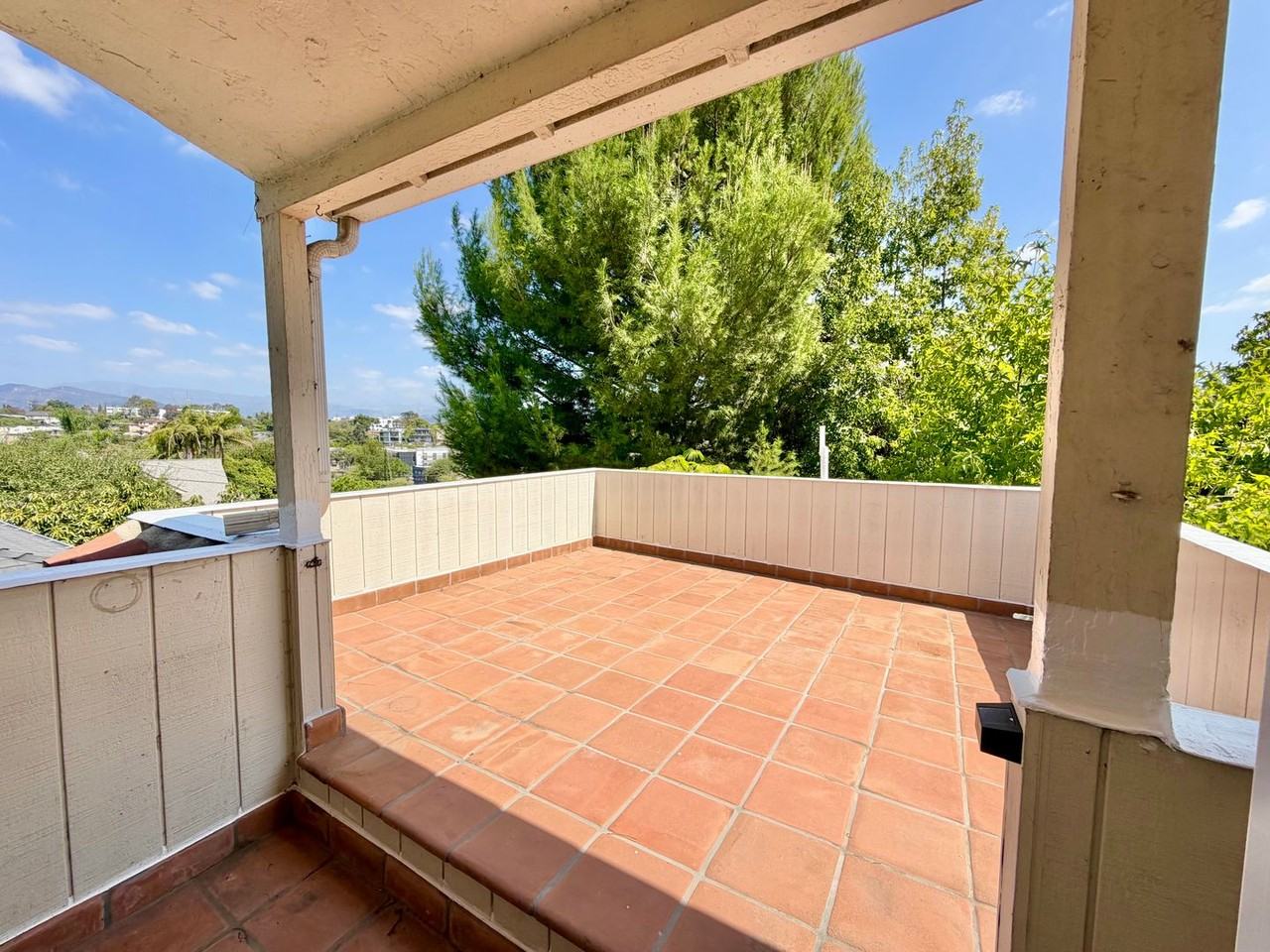 2530 Kenilworth Ave - Photo 3 of 30