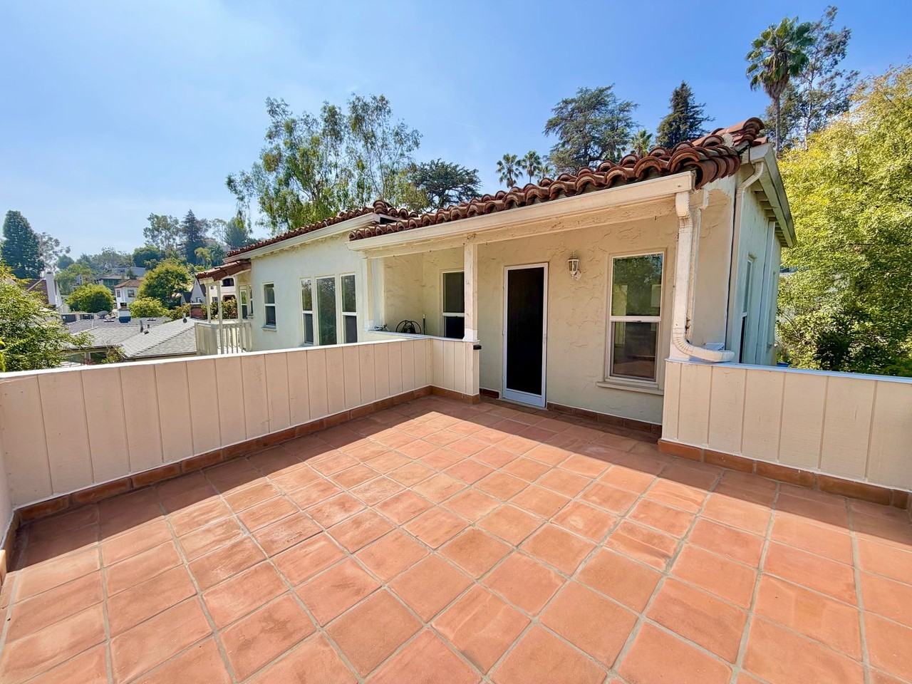 2530 Kenilworth Ave - Photo 4 of 30