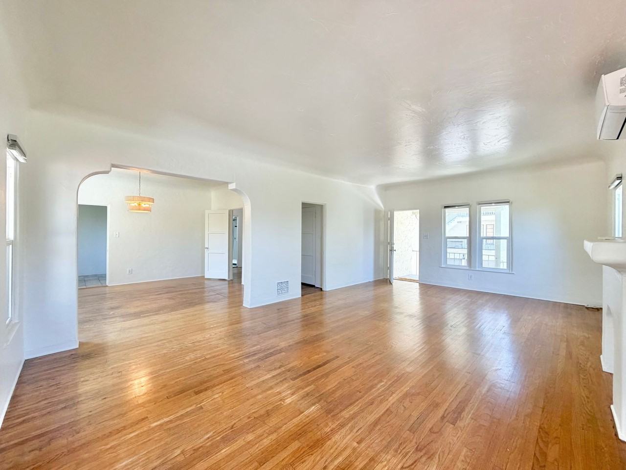 2530 Kenilworth Ave - Photo 5 of 30