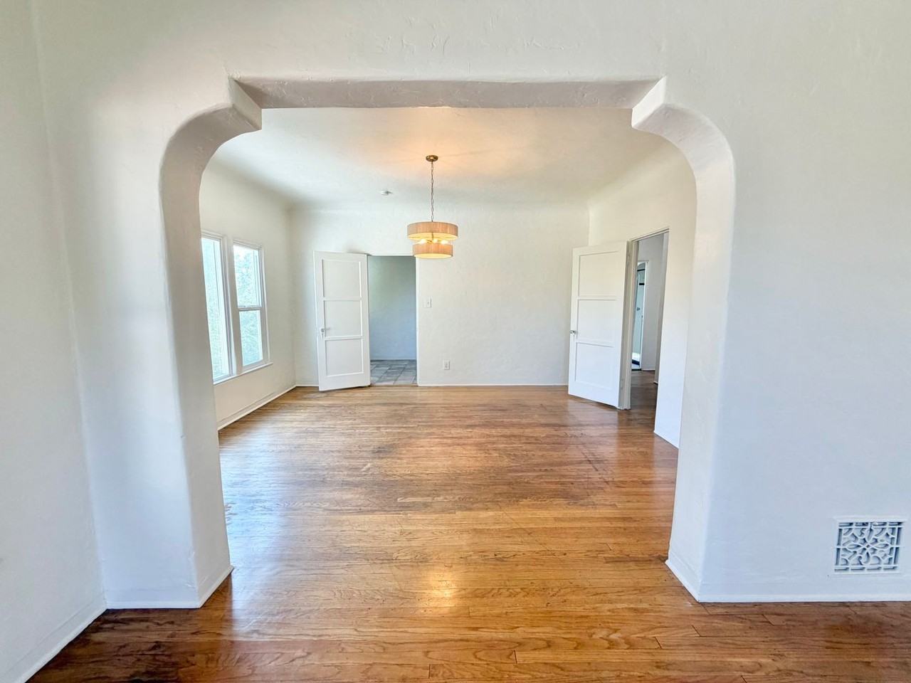 2530 Kenilworth Ave - Photo 6 of 30