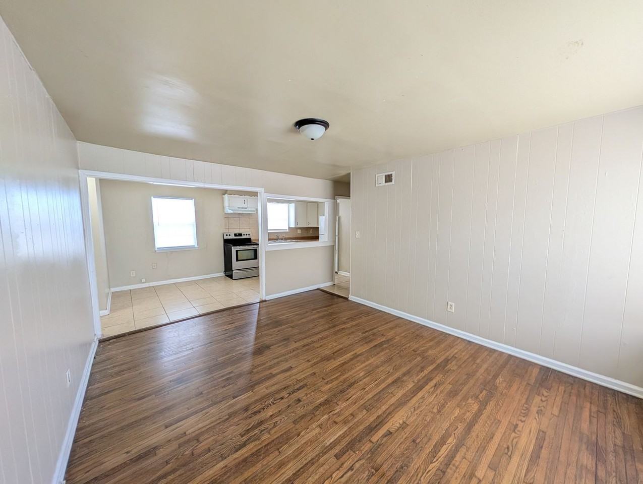 6313 N Main St - Photo 2 of 6