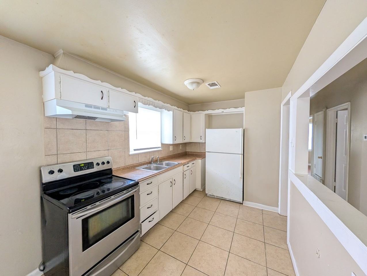 6313 N Main St - Photo 3 of 6