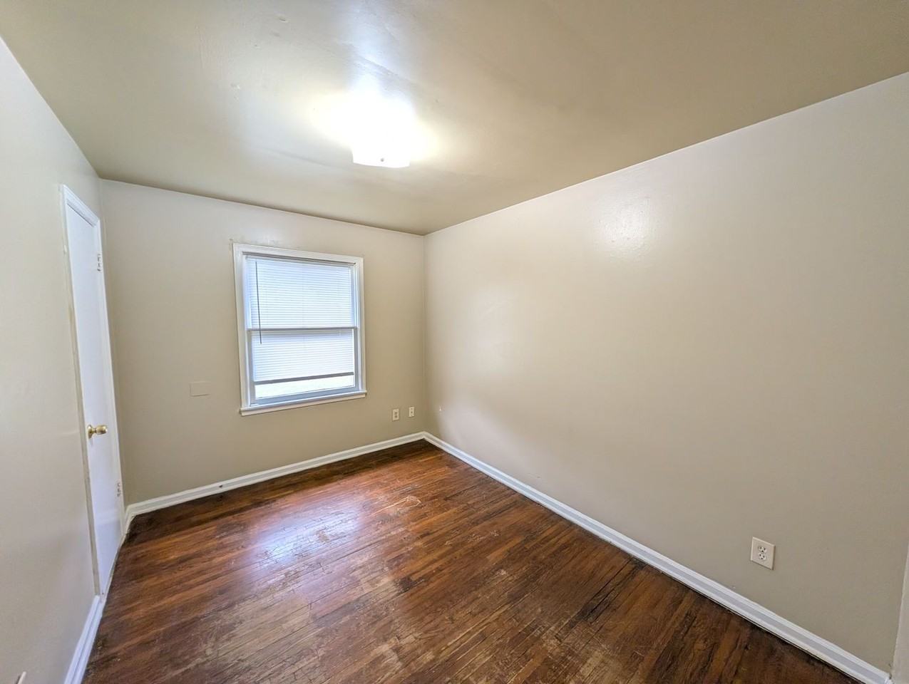 6313 N Main St - Photo 4 of 6