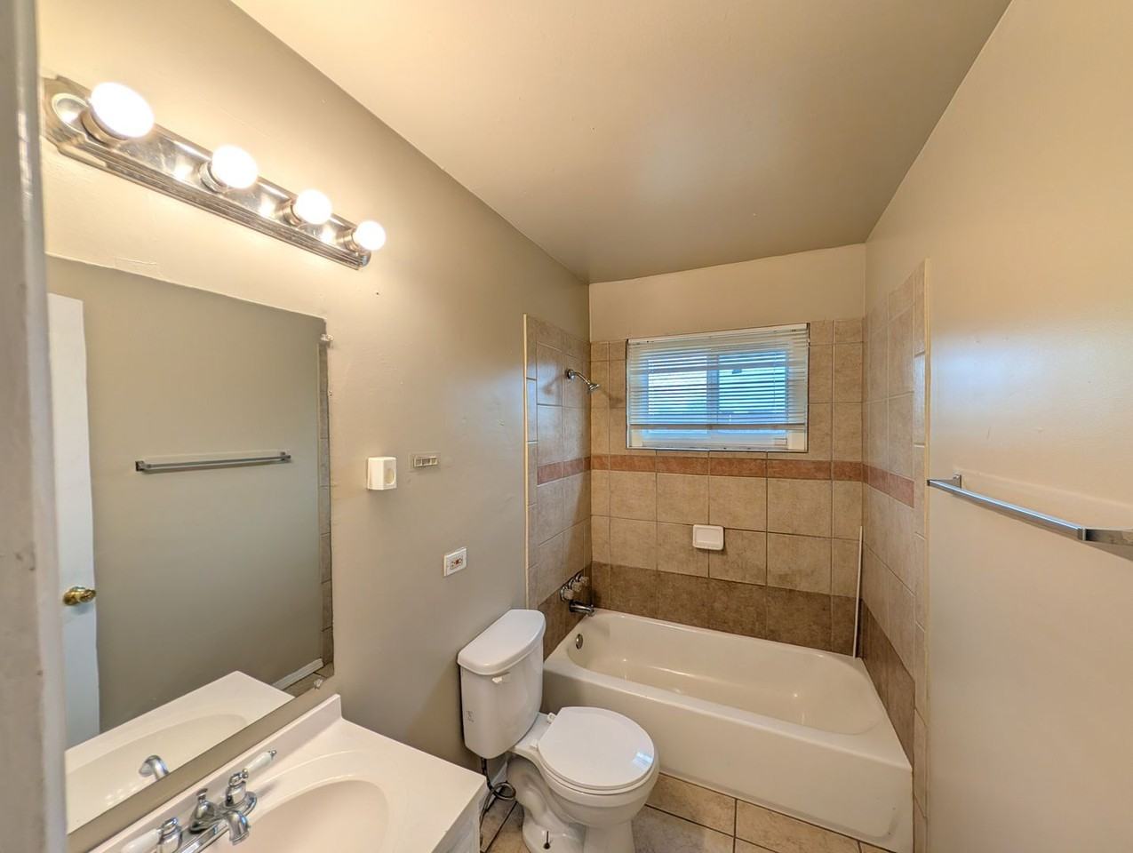 6313 N Main St - Photo 5 of 6