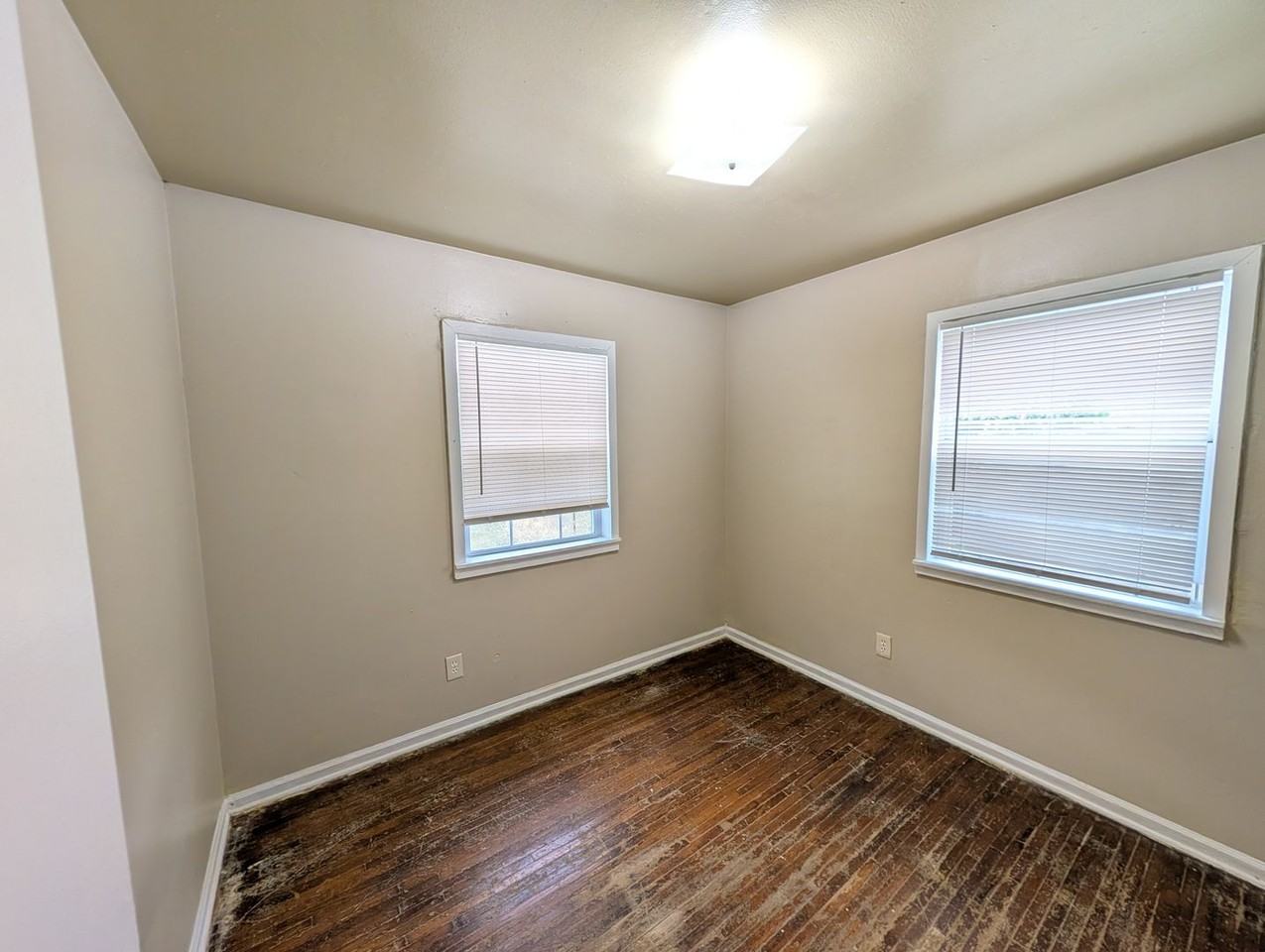 6313 N Main St - Photo 6 of 6