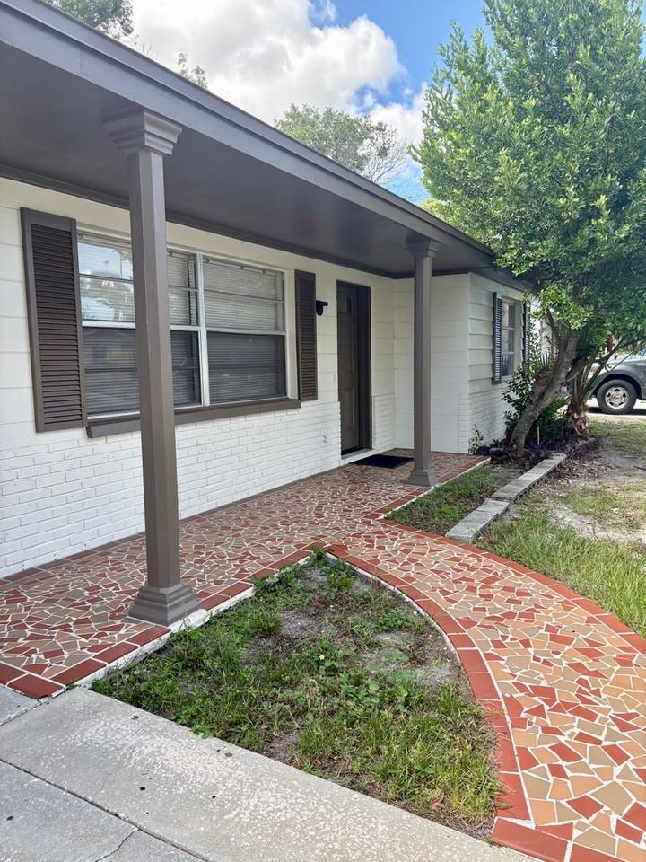 4606 Eastwood Ln - Photo 2 of 15