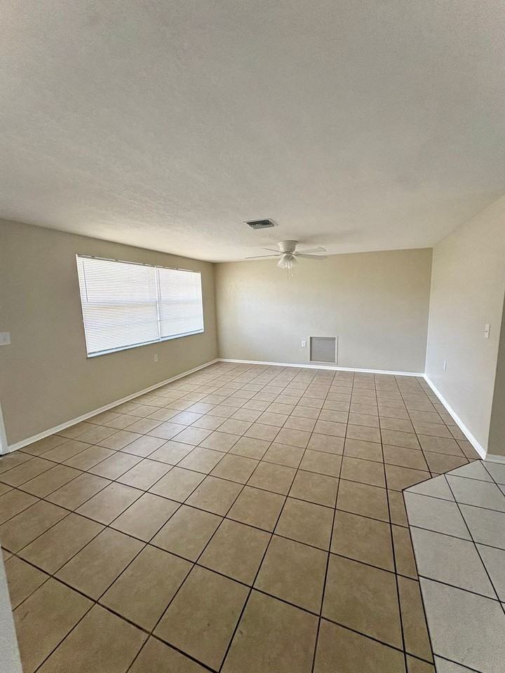 4606 Eastwood Ln - Photo 3 of 15