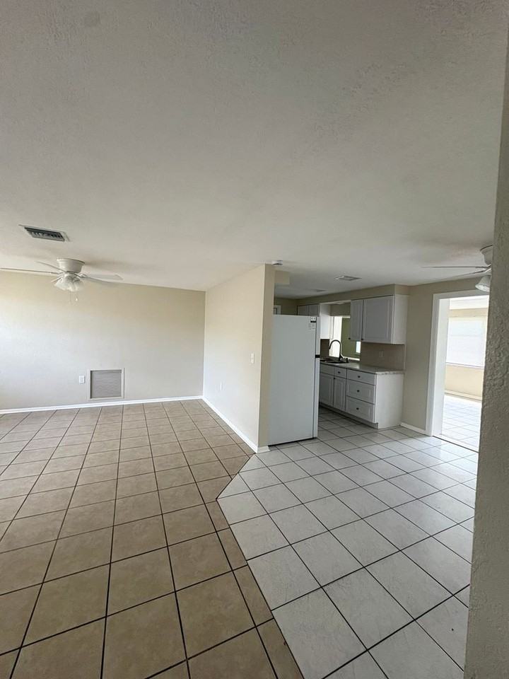 4606 Eastwood Ln - Photo 5 of 15
