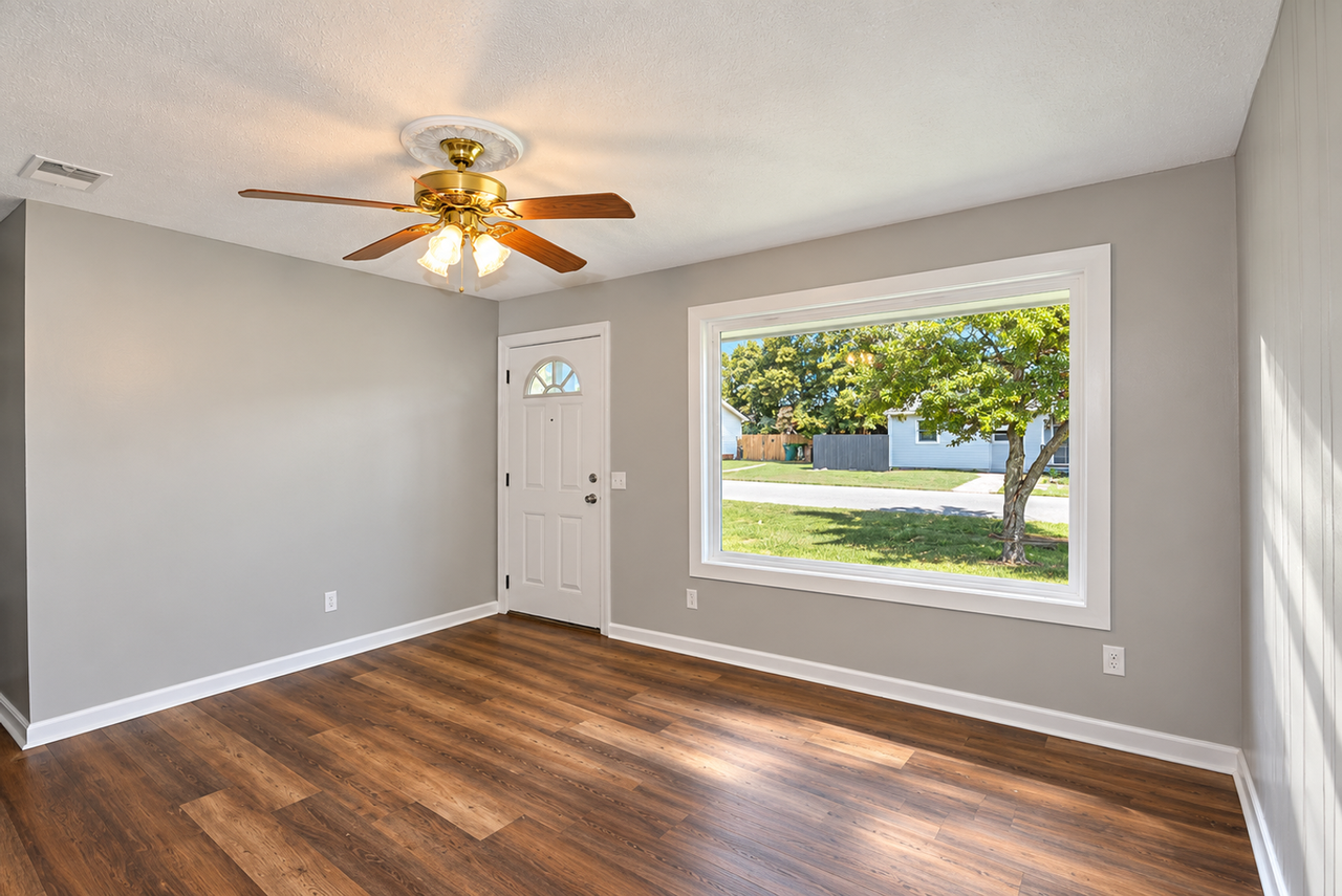 125 Melody Ln - Photo 3 of 12