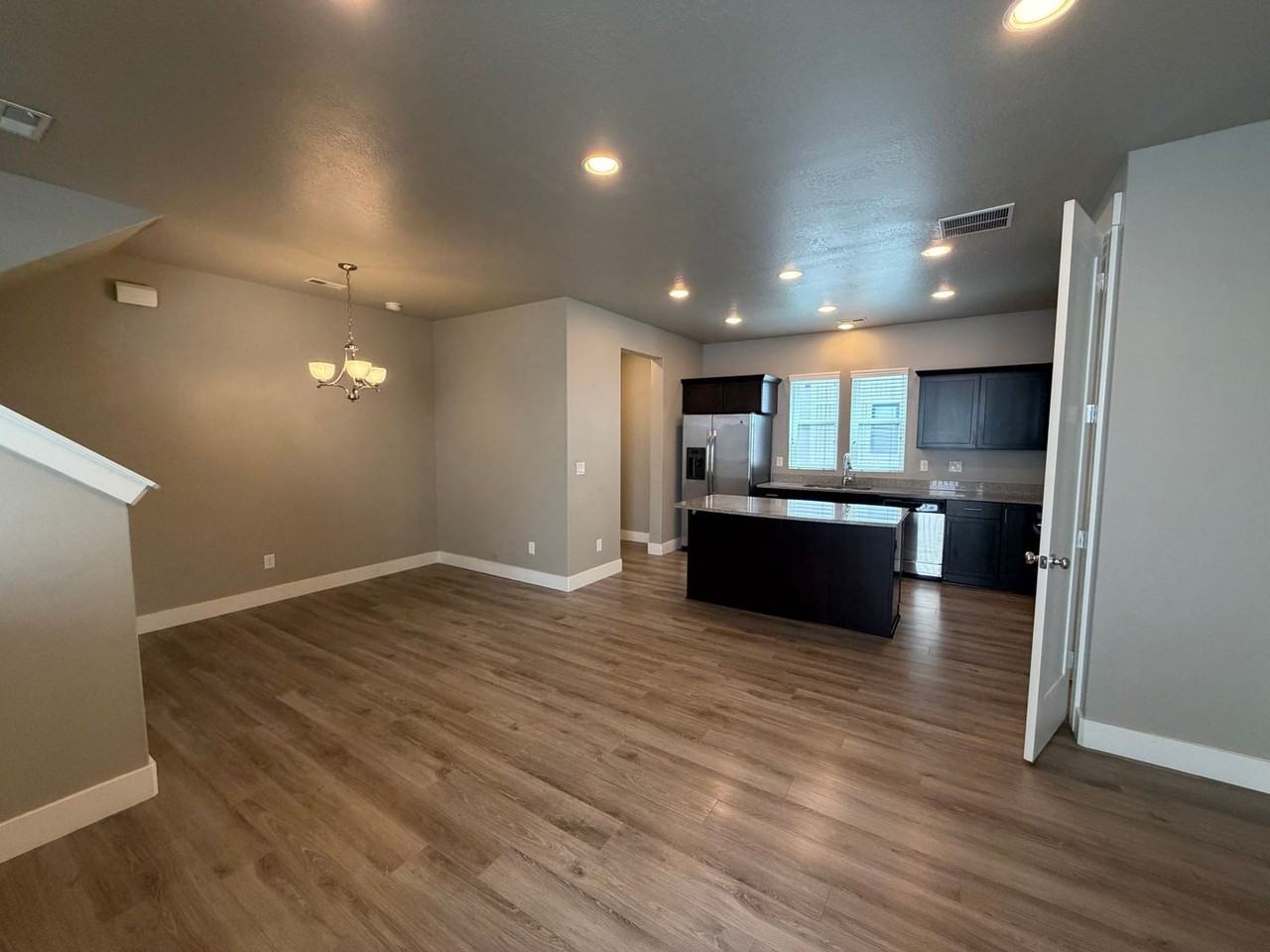 540 Denver St - Photo 4 of 26