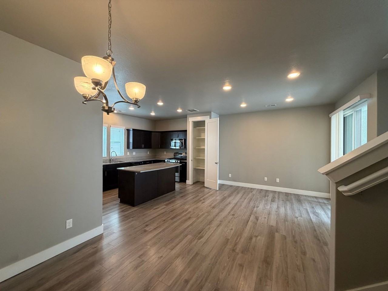 540 Denver St - Photo 5 of 26