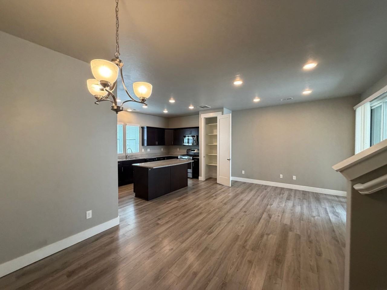 540 Denver St - Photo 6 of 26