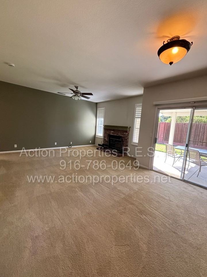 505 Cowan Ct - Photo 3 of 26