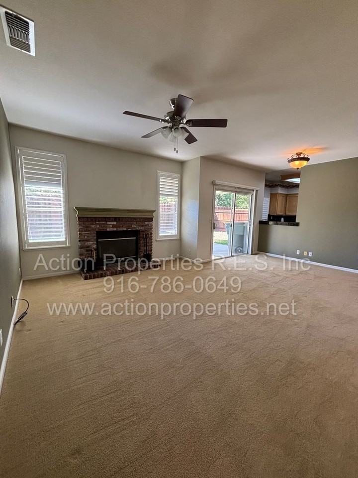 505 Cowan Ct - Photo 4 of 26