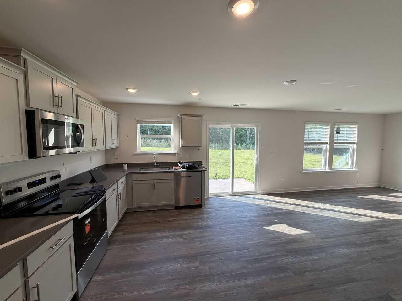 2126 10th St Se - Photo 2 of 14