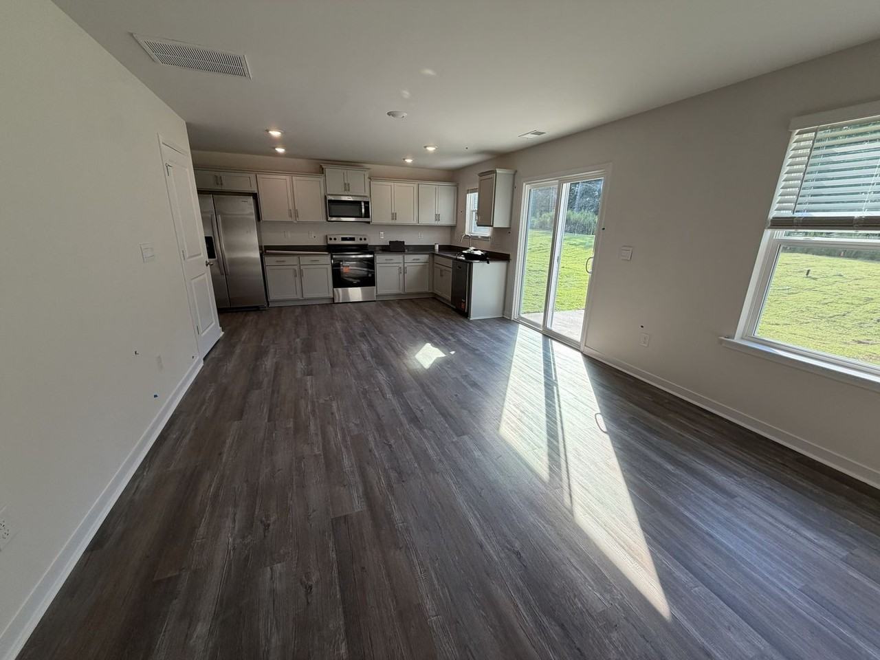 2126 10th St Se - Photo 3 of 14