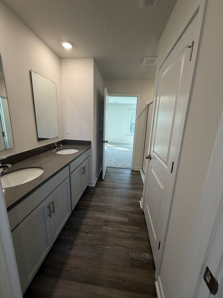 2126 10th St Se - Photo 4 of 14