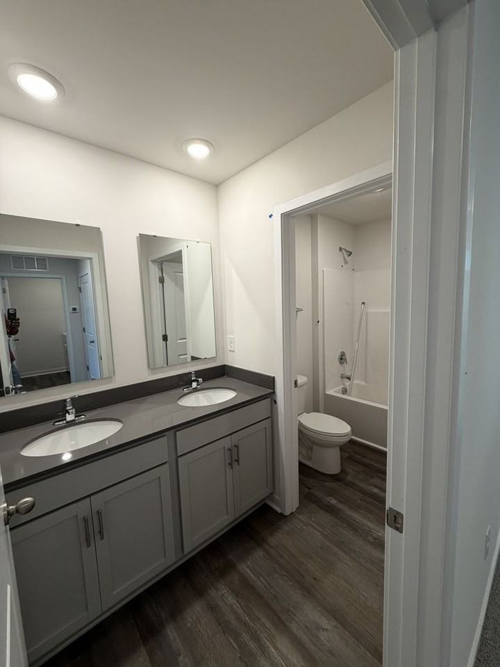 2126 10th St Se - Photo 5 of 14