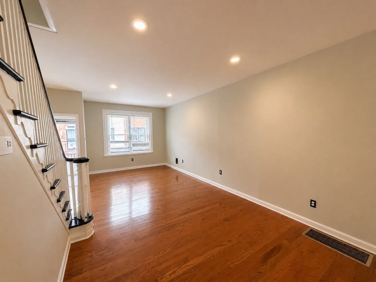 2336 Mountain St - Photo 3 of 15