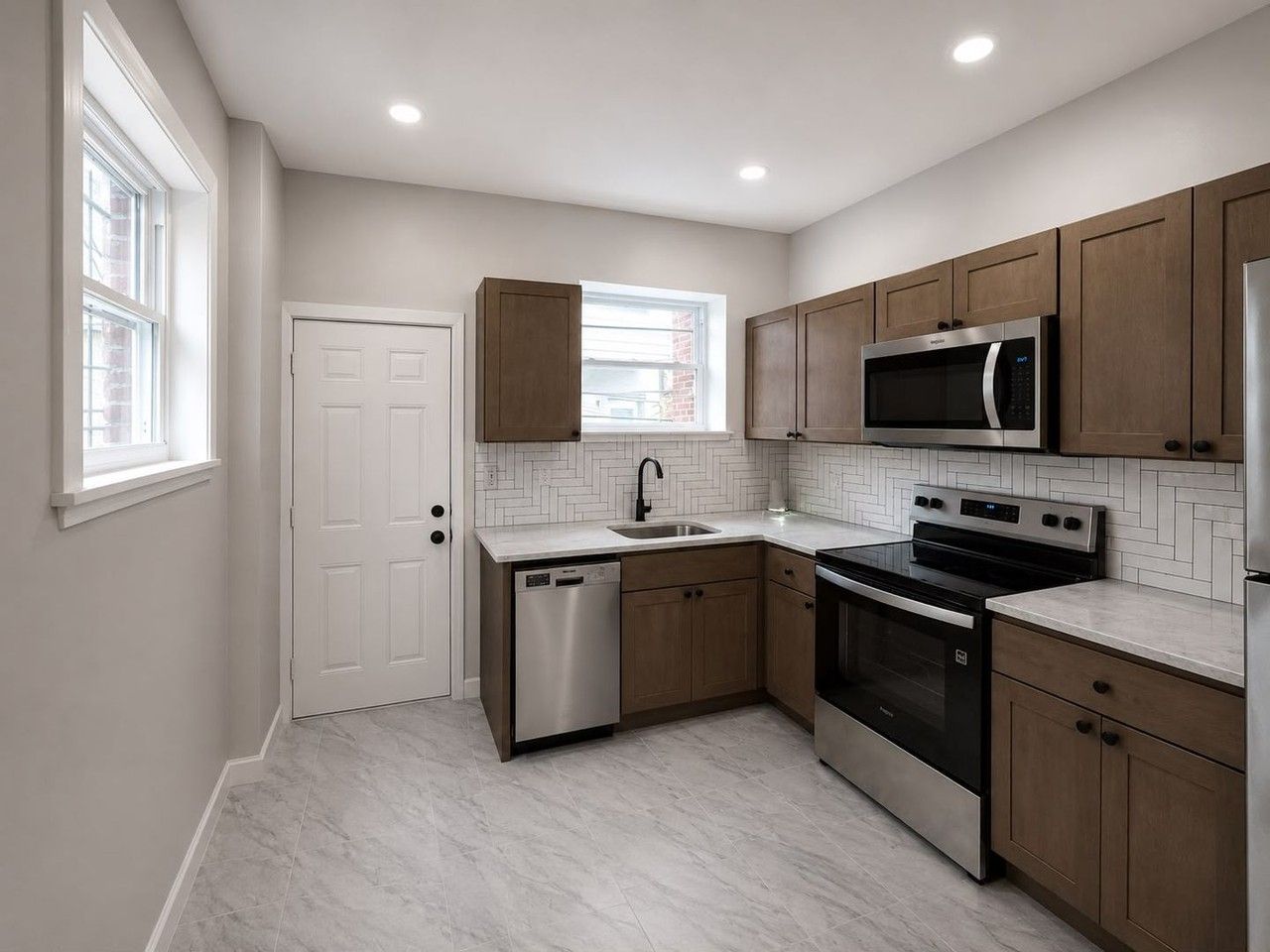 2336 Mountain St - Photo 5 of 15