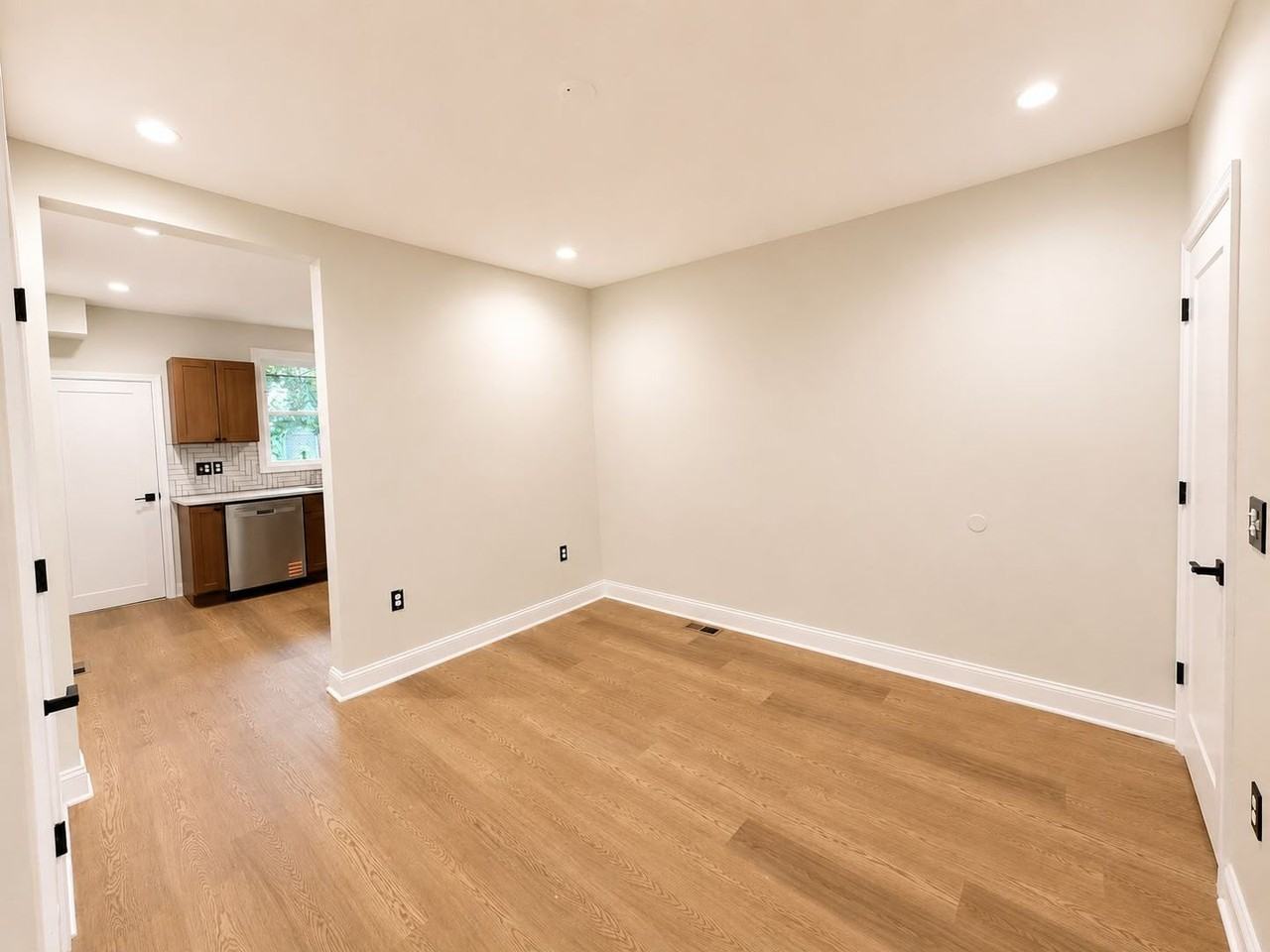 6534 N Lambert St - Photo 2 of 21