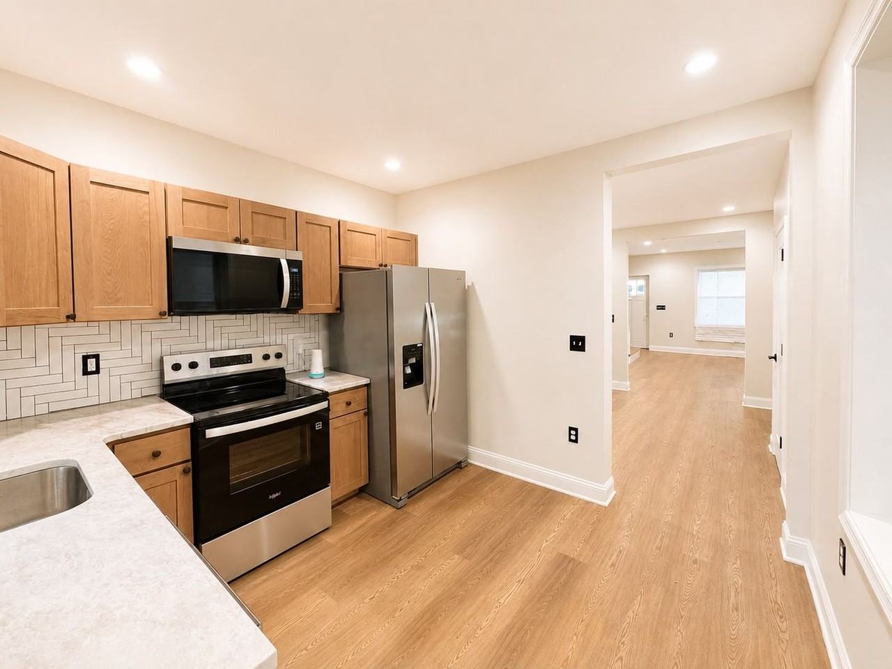 6534 N Lambert St - Photo 5 of 21
