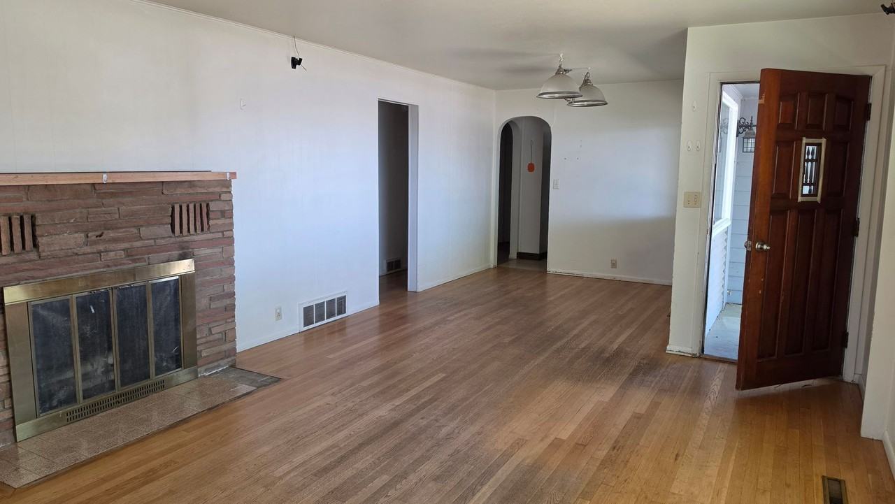 602 6th St - Photo 3 of 6