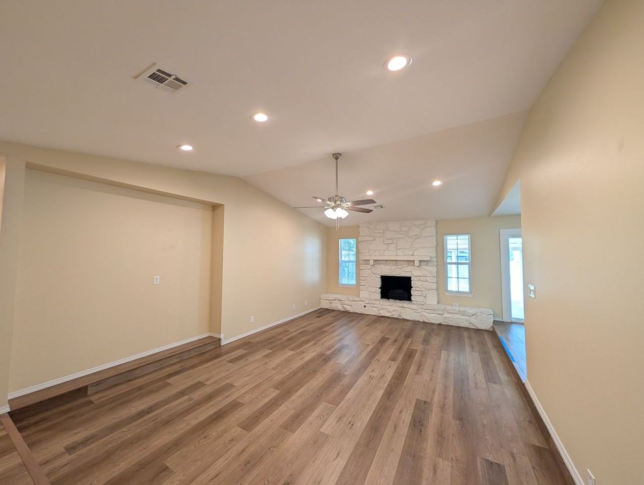 1664 S Pecan Pl - Photo 3 of 9