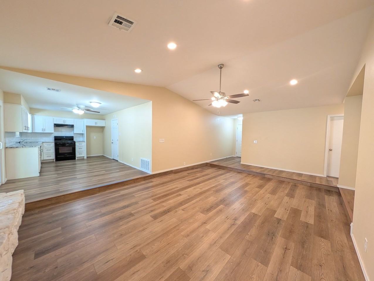 1664 S Pecan Pl - Photo 4 of 9