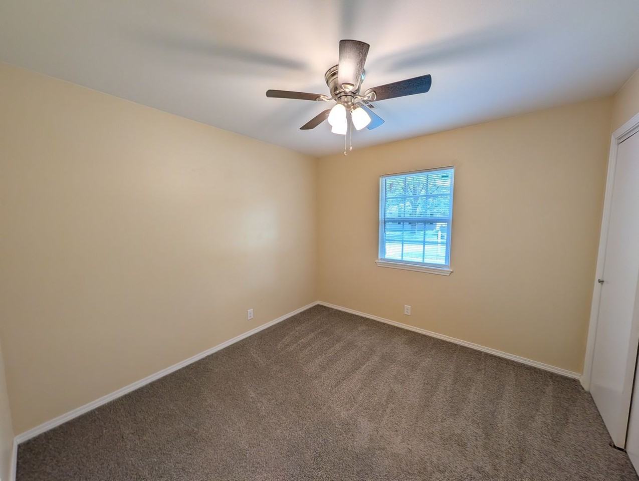 1664 S Pecan Pl - Photo 7 of 9