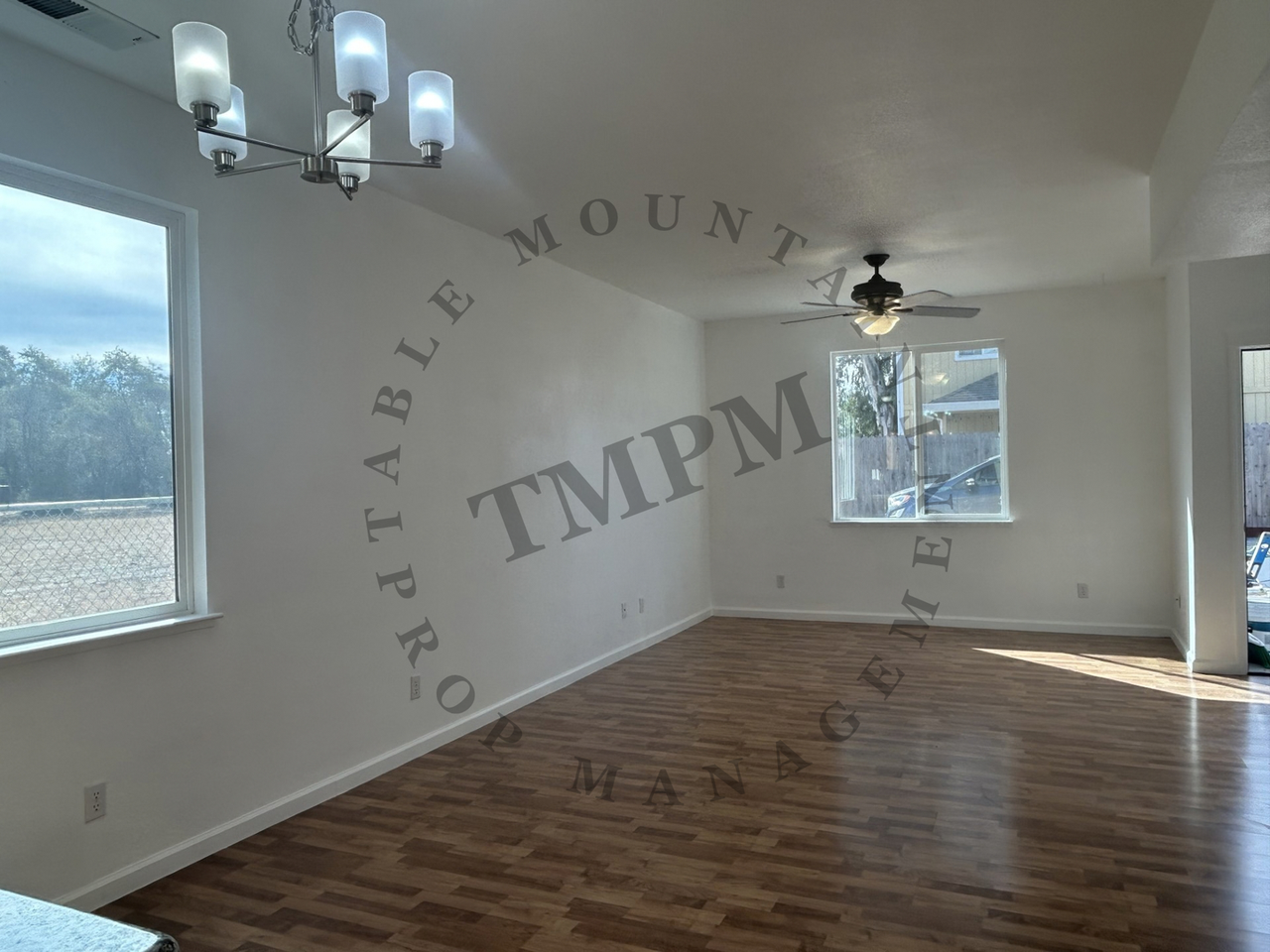 490 Butte Ave - Photo 2 of 14