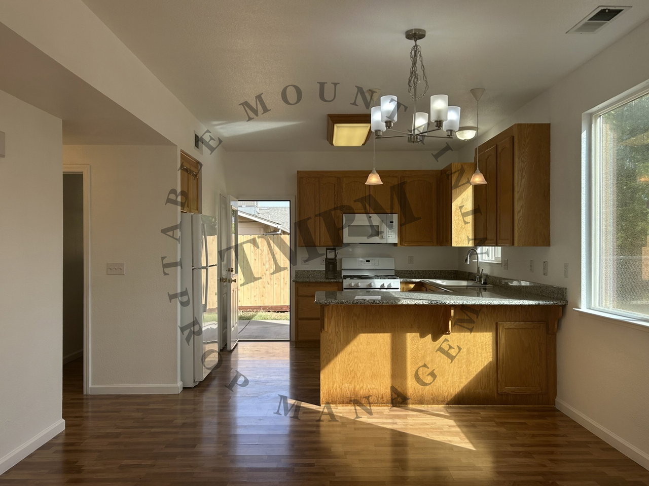 490 Butte Ave - Photo 3 of 14