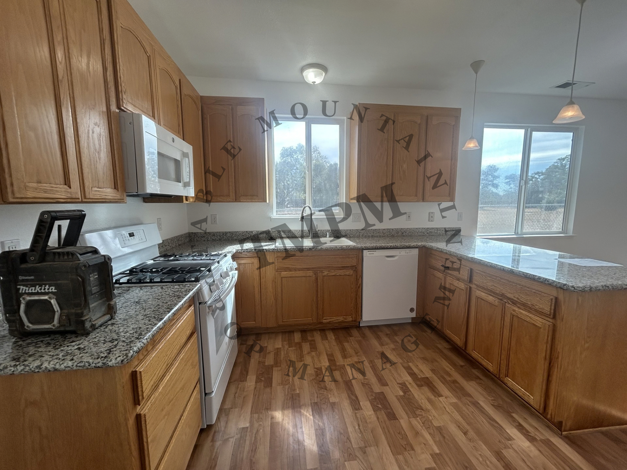 490 Butte Ave - Photo 4 of 14