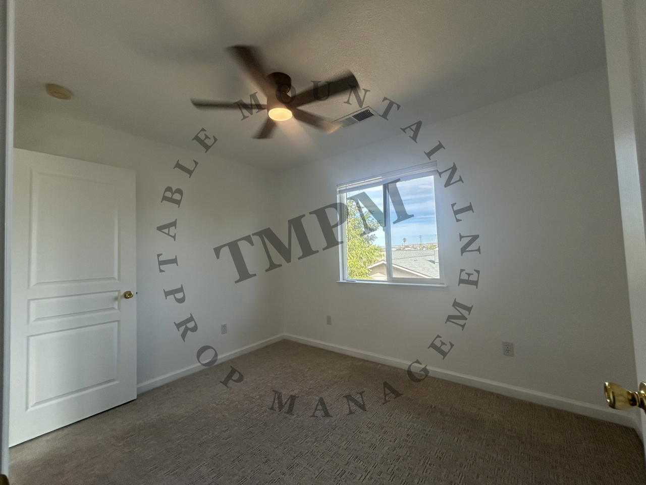 490 Butte Ave - Photo 7 of 14
