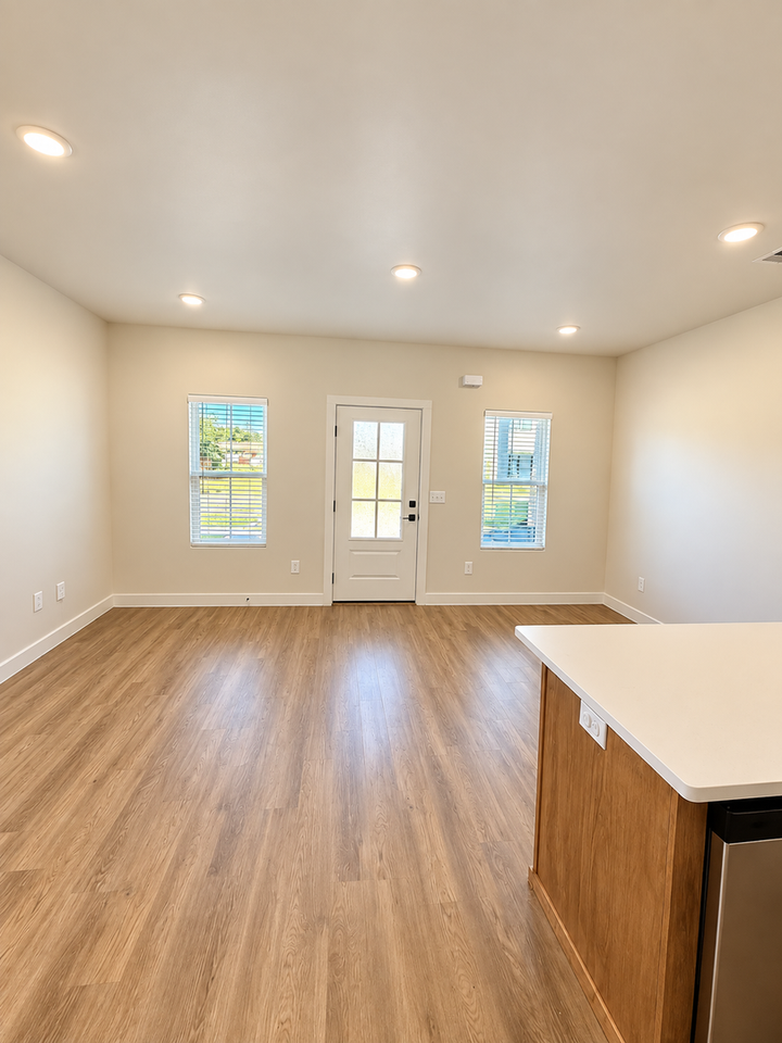 614 W 2nd St #100 - Photo 4 of 21