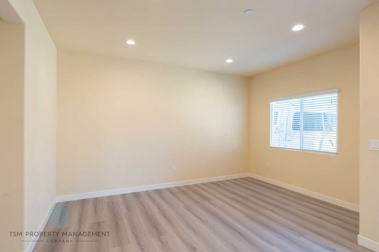 405 Genoa St #C - Photo 5 of 20