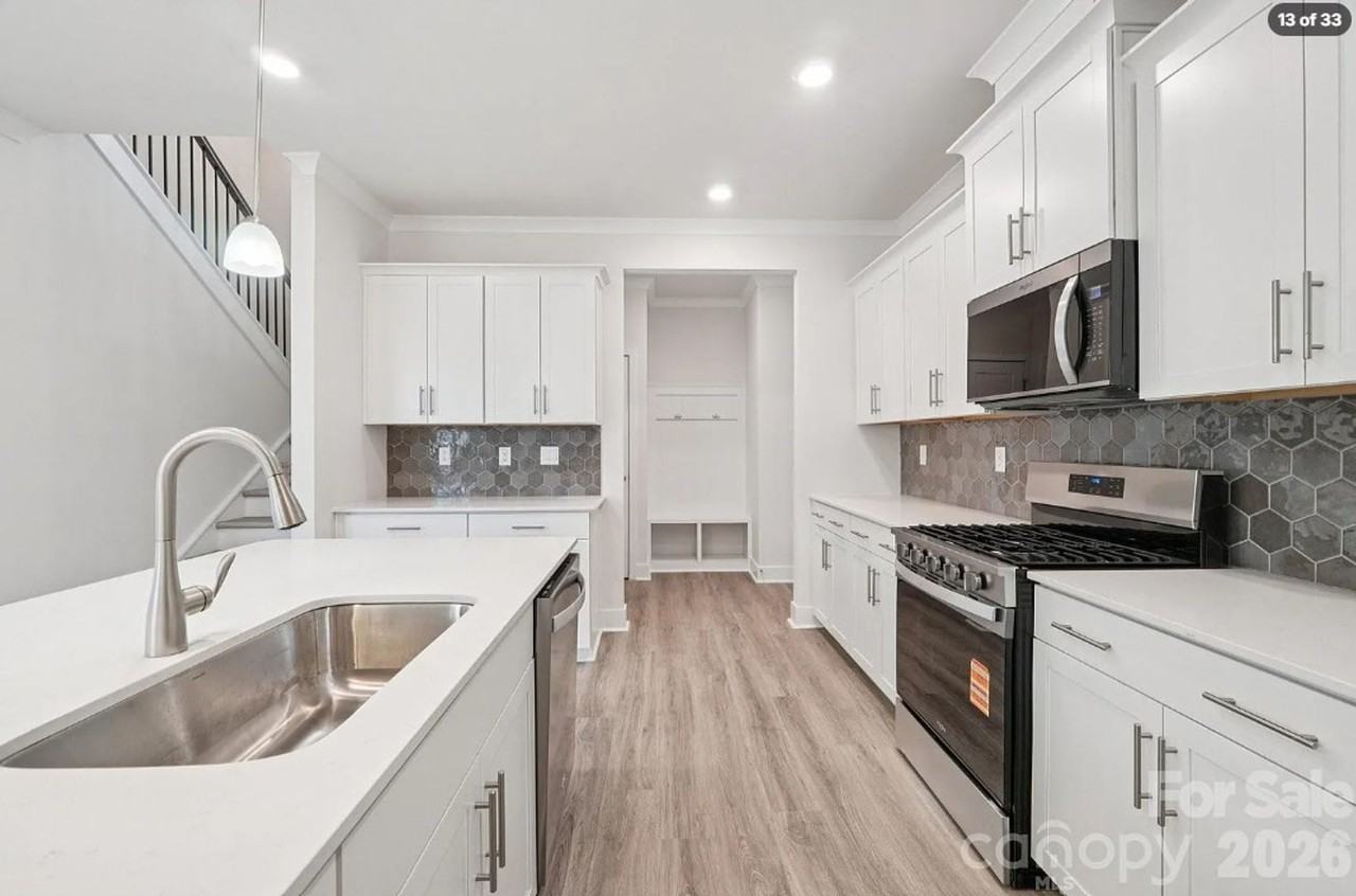 7593 Bainbridge Rd - Photo 2 of 31