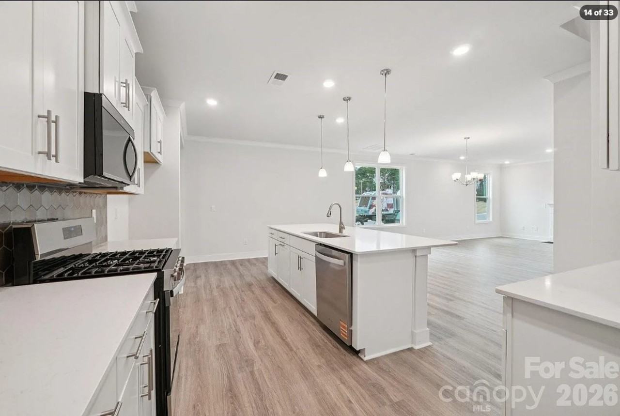 7593 Bainbridge Rd - Photo 3 of 31