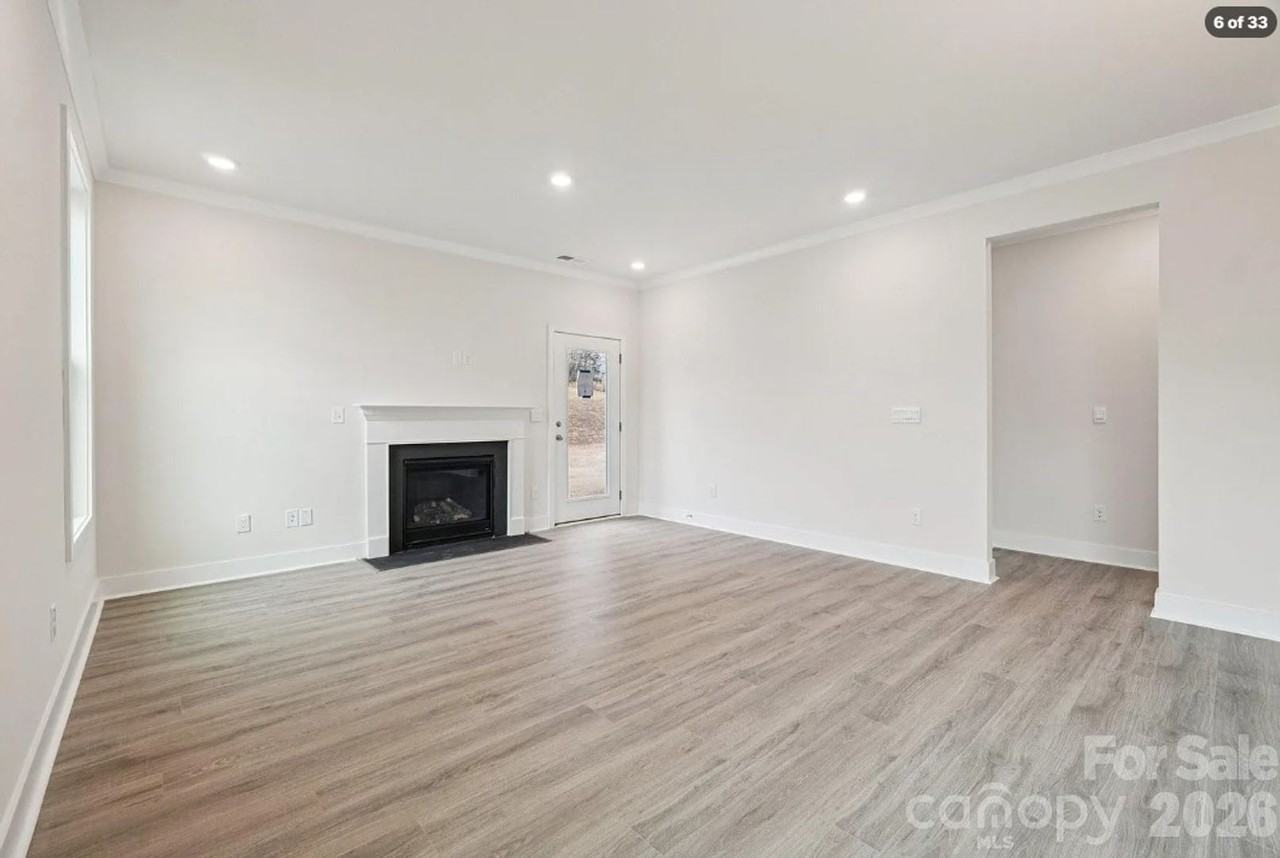 7593 Bainbridge Rd - Photo 5 of 31