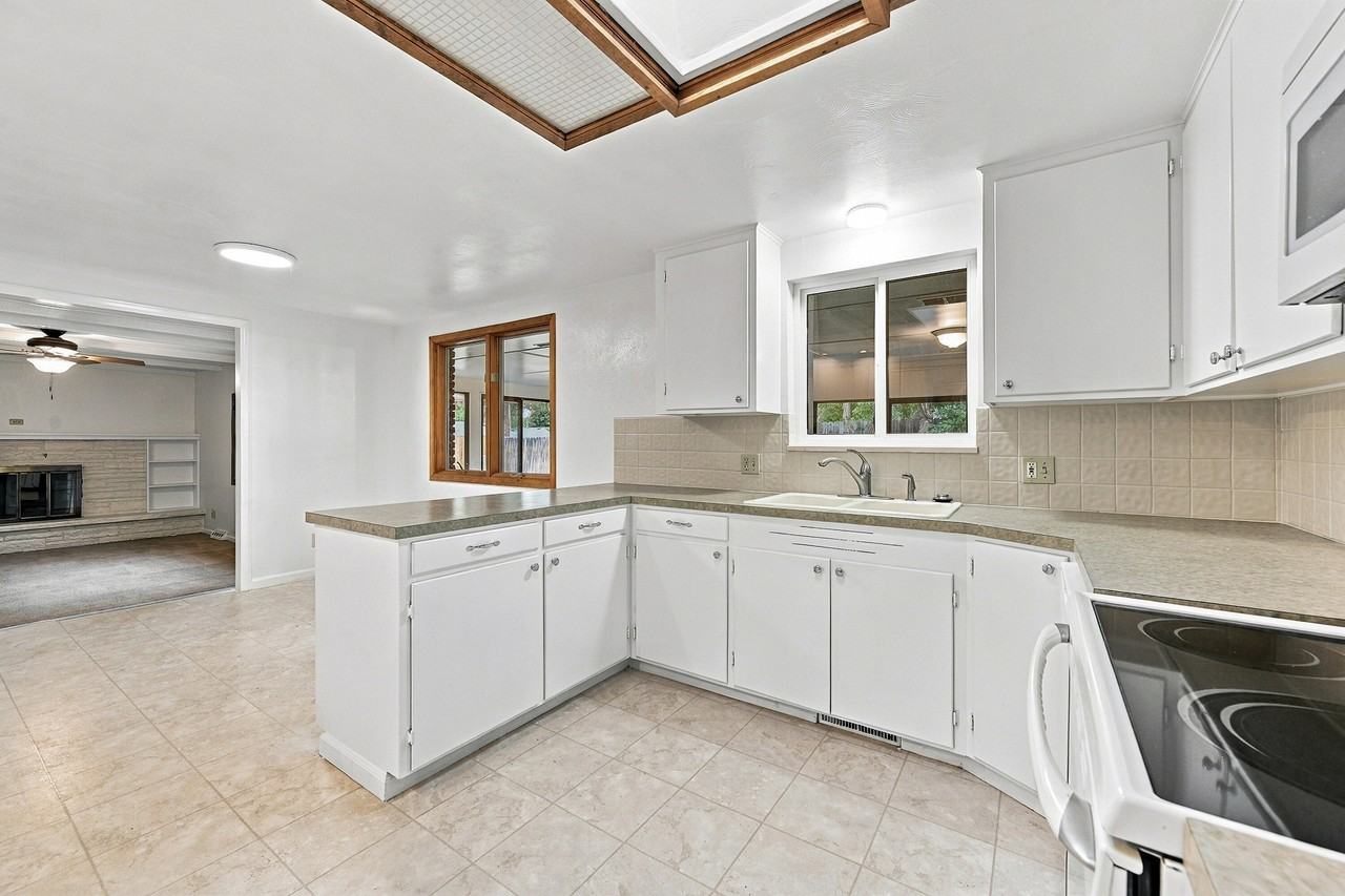 3000 Mountain View Ave #1 - Photo 7 of 22