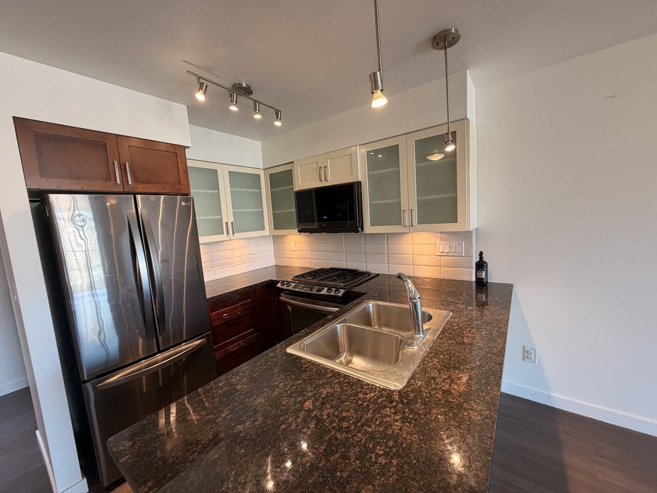 1 Renaissance Square - Photo 6 of 21