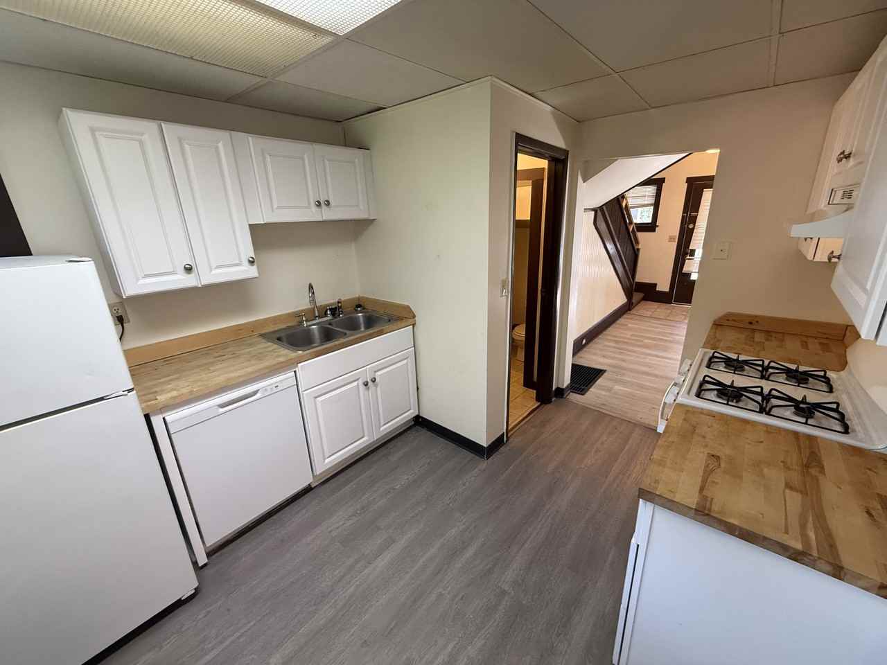 324 S Cayuga St - Photo 4 of 10
