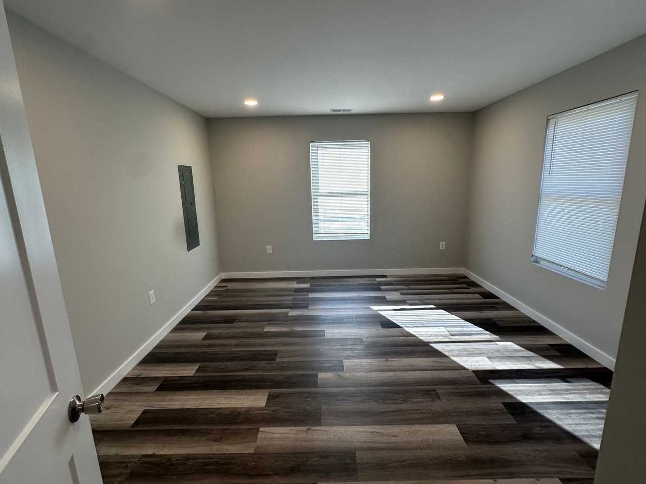 4808 S Rogers St - Photo 4 of 14